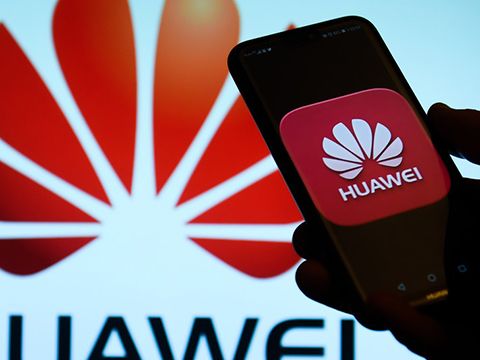Huawei thiếu sức mạnh thương hiệu, Apple, Samsung sẽ hưởng lợi