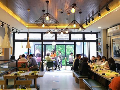 Chuỗi F&B chạy hay dừng?