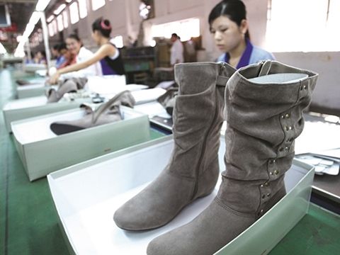 Giày Việt lo chiến tranh thương mại
