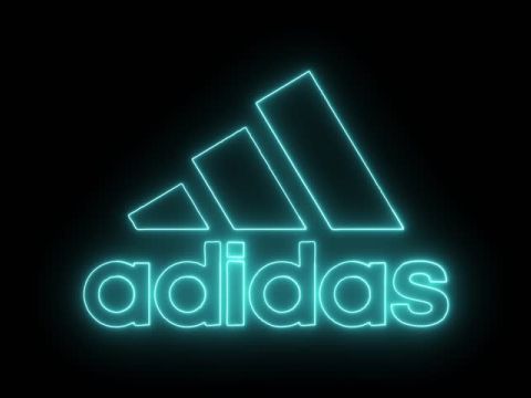 adidas hướng tới sản xuất tất cả giày từ nhựa tái chế vào năm 2024