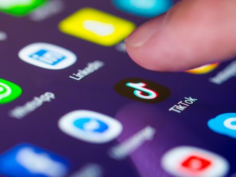TikTok và cuộc đua thông tin ngắn
