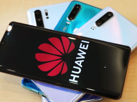 Căn bệnh mê số và mê... Apple, Samsung đến khó hiểu của Huawei