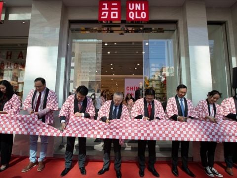 Uniqlo ở Việt Nam vẫn bán kiểu truyền thống