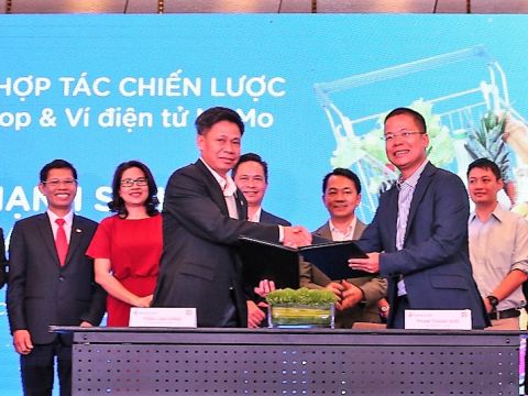Đại gia bán lẻ bắt tay với fintech