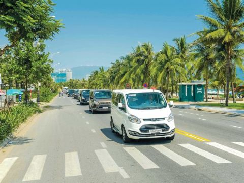 Thị trường ô tô khó bứt tốc