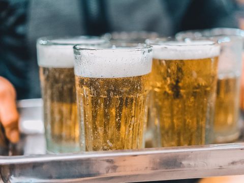 Ngành bia sẽ ra sao khi uống bia thì bị phạt, quảng cáo bia thì bị giới hạn?