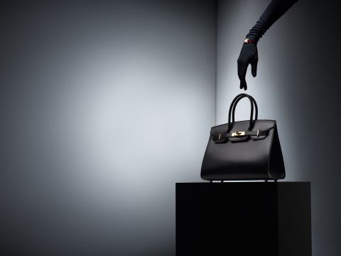 “Truy lùng” Hermès “vòng quanh thế giới”