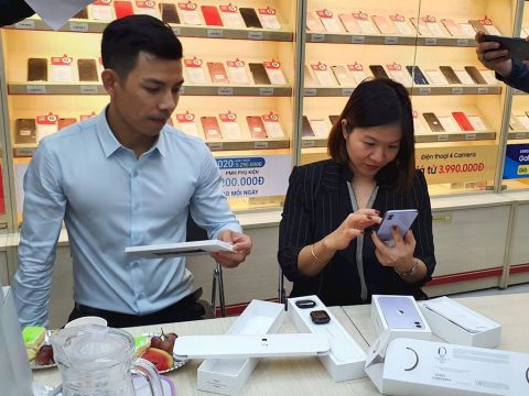 Hết lo thiếu hàng, nay nhà bán lẻ lo vắng khách