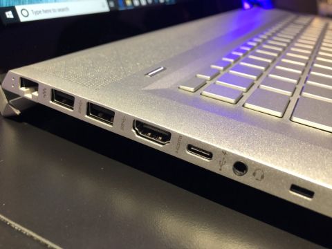 Nhu cầu đột biến giữa đại dịch COVID-19, Laptop đang là cứu cánh cho ngành điện tử