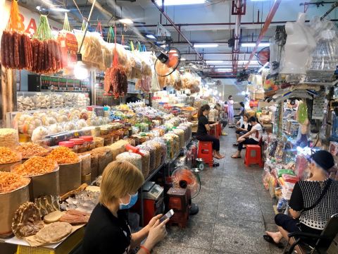 Savills: COVID-19 đang thúc đẩy thương mại điện tử và tấn công bán lẻ truyền thống