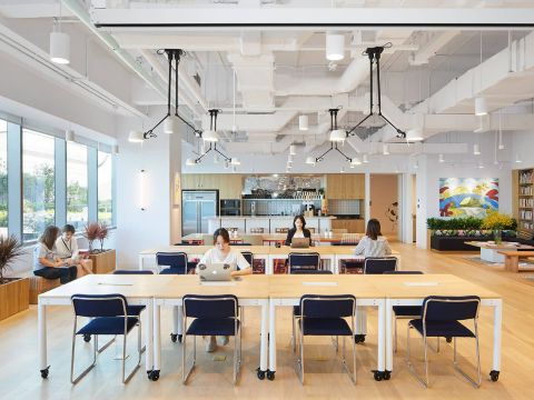 Nguồn thu rớt thảm, coworking space tìm lối đi mới thời COVID