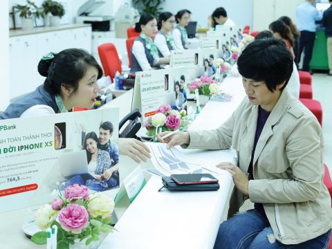 Thế lưỡng nan của các ngân hàng