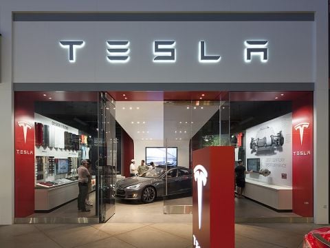 Chưa từng có lãi, Tesla vẫn trở thành hãng ô tô giá trị nhất thế giới