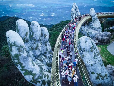 Kích cầu du lịch nội địa: Giải cứu hàng không và khách sạn nội địa