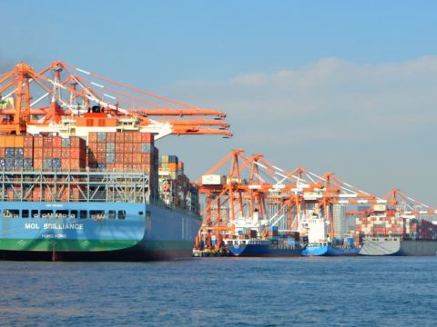 Thương mại toàn cầu đồng loạt tăng trưởng mạnh kéo theo các nền kinh tế phục hồi