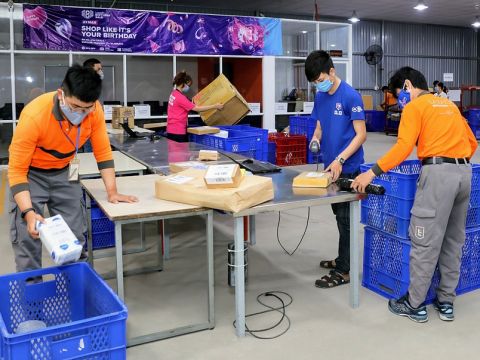 Thương mại điện tử chuyển động cùng thời cuộc