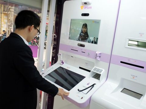 Sự trở mình của các ngân hàng trong cuộc đua ngân hàng số