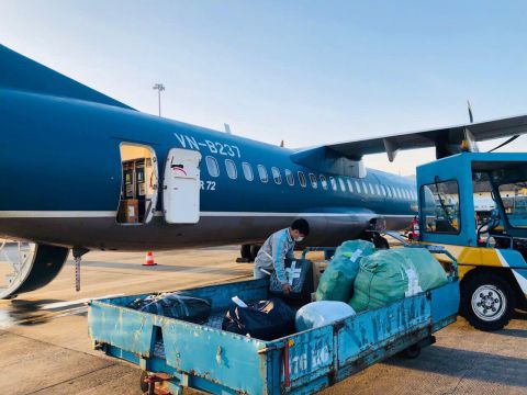 Cargo nâng đỡ hãng bay