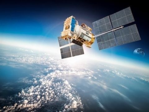 Amazon bất ngờ tuyển mộ nhóm chuyên gia internet vệ tinh của Facebook