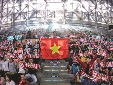 Bộn tiền từ eSports
