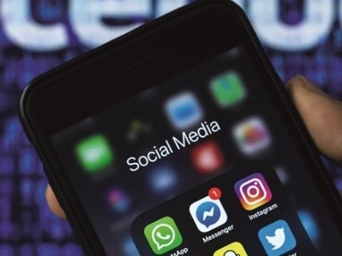 Big Tech “săn hàng”