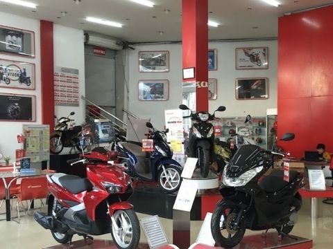 VAMM: Giãn cách xã hội khiến doanh số bán xe máy giảm gần 50%