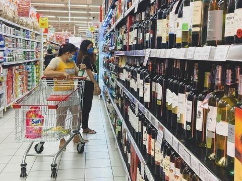 COVID-19 không thể cản trở được một thứ: Bán bia rượu