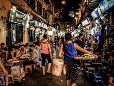 Cú hích đưa ngành F&B phục hồi khi kinh tế đêm “sáng đèn”