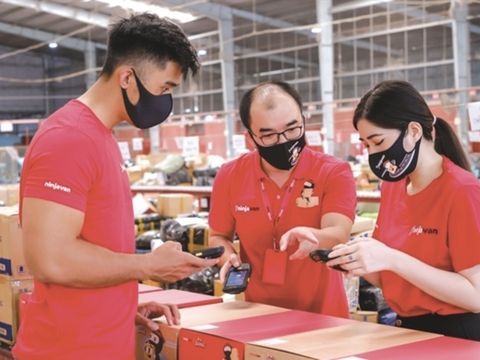 Giao hàng xuyên biên giới: Nội thờ ơ, ngoại hồ hởi