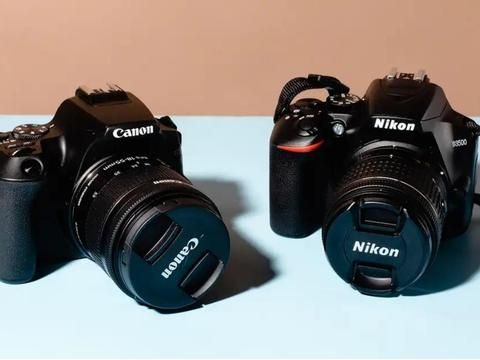 Chiêu thức giúp Nikon và Canon lật đổ ngôi vương ngành máy ảnh của người Đức?