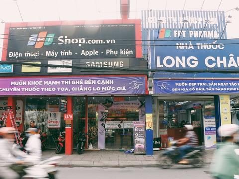 Màn “gà nhà” đối đáp của FPT