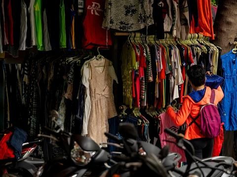 Làm mới thời trang secondhand