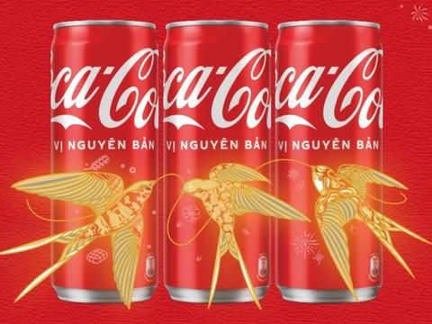 Hơn một thập kỷ Coca-Cola với én vàng sắc đỏ đem Tết về nhà cùng hàng triệu người tiêu dùng Việt