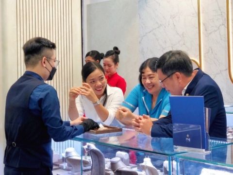 PNJ lãi gần 1.000 tỷ đồng sau 5 tháng