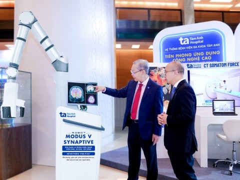 Bệnh viện Tâm Anh giới thiệu các siêu Robot AI tại Nhà Quốc hội