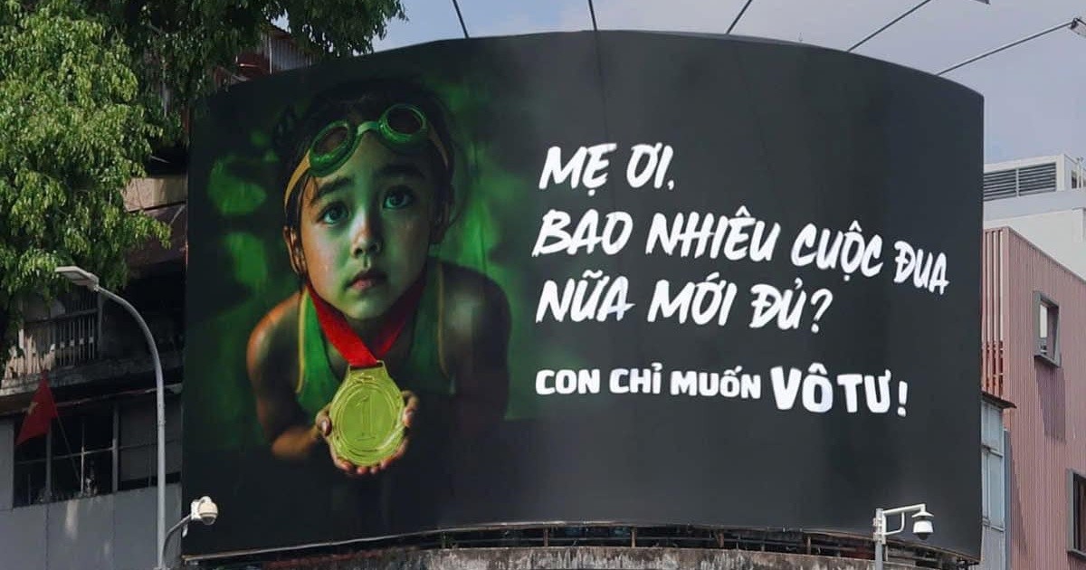 Loạt OOH mang thông điệp “Con chỉ muốn vô tư” bị gỡ bỏ