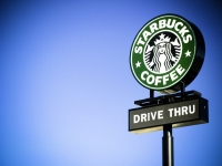Starbucks bán thêm đồ uống có cồn