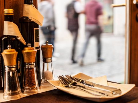 Quản trị & Khởi nghiệp F&B - Bài 2: 12 điểm lưu ý giúp cải thiện tình hình kinh doanh nhà hàng