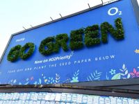“Green Billboard” của O2 khuyến khích mọi người gieo hạt trồng cây