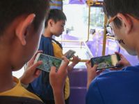 Khảo sát 2.800 trẻ 11-14 tuổi, tất cả đều dùng mạng xã hội, hơn 1/2 chơi game