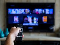 Dịch vụ streaming lần đầu vượt mặt doanh thu phòng vé, Instagram & YouTube giành miếng bánh của TikTok
