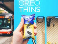 Ý tưởng máy gắp bánh Oreo tại trạm chờ xe buýt