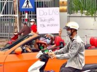 Da LAB quảng bá MV mới bằng bảng quảng cáo viết tay đầy thú vị
