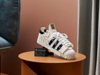 adidas Originals và LEGO hợp tác ra mắt phiên bản LEGO® của dòng sneaker biểu tượng Superstar