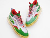 Heineken Silver ra mắt mẫu sneaker “lướt trên bia”