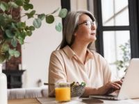 Vừa nhắm mắt vừa viết – Phương pháp làm mới ngòi bút cho người viết