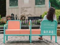 Chiến dịch OOH “Breastfeeding Bench” xóa bỏ định kiến về việc cho con bú nơi công cộng