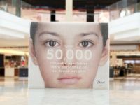 Billboard quảng cáo “gây sốc” của Dove cảnh báo việc lạm dụng thuốc tiêm thẩm mỹ ở thanh thiếu niên