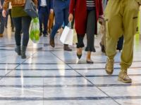 Foot traffic là gì? Lợi ích, vai trò của foot traffic trong kinh doanh
