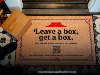 Thảm “ngược” độc đáo của Pizza Hut tri ân đội ngũ giao hàng dịp cuối năm